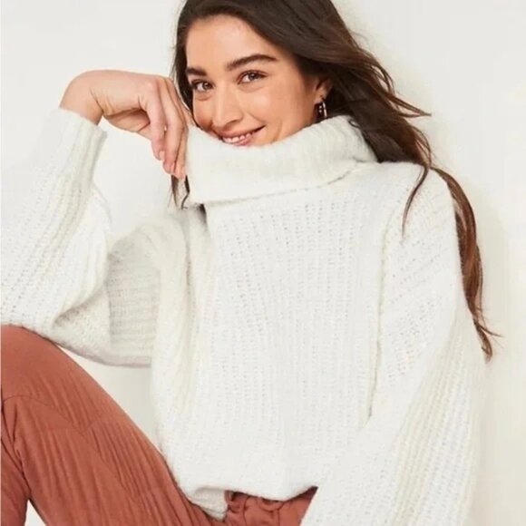 Old Navy Sweaters - Old Navy Knit Turtleneck Sweater XS Winter White Chunky Preppy Oversized